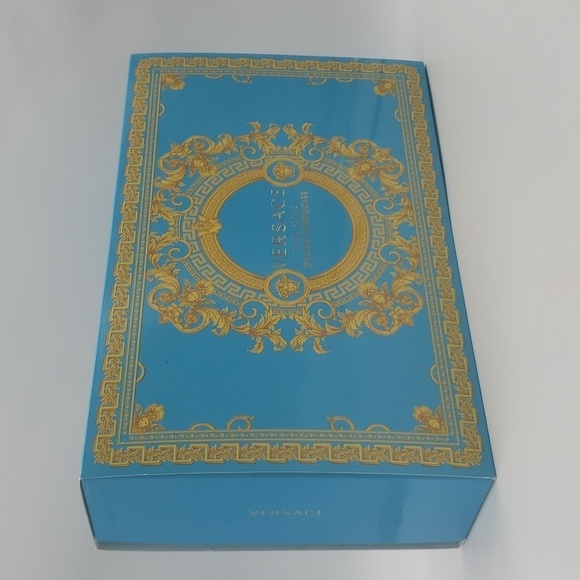 1015- Versace Women's Set Made In Italy NWT - Picture 2 of 9